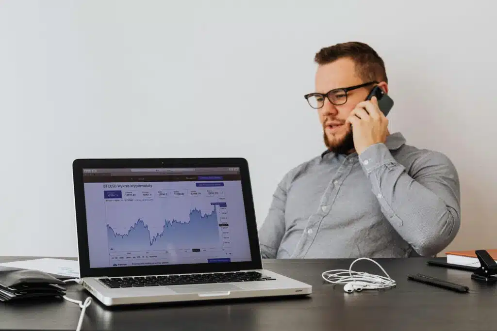 financial analyst on the phone speaking to a friend about financial analyst qualities